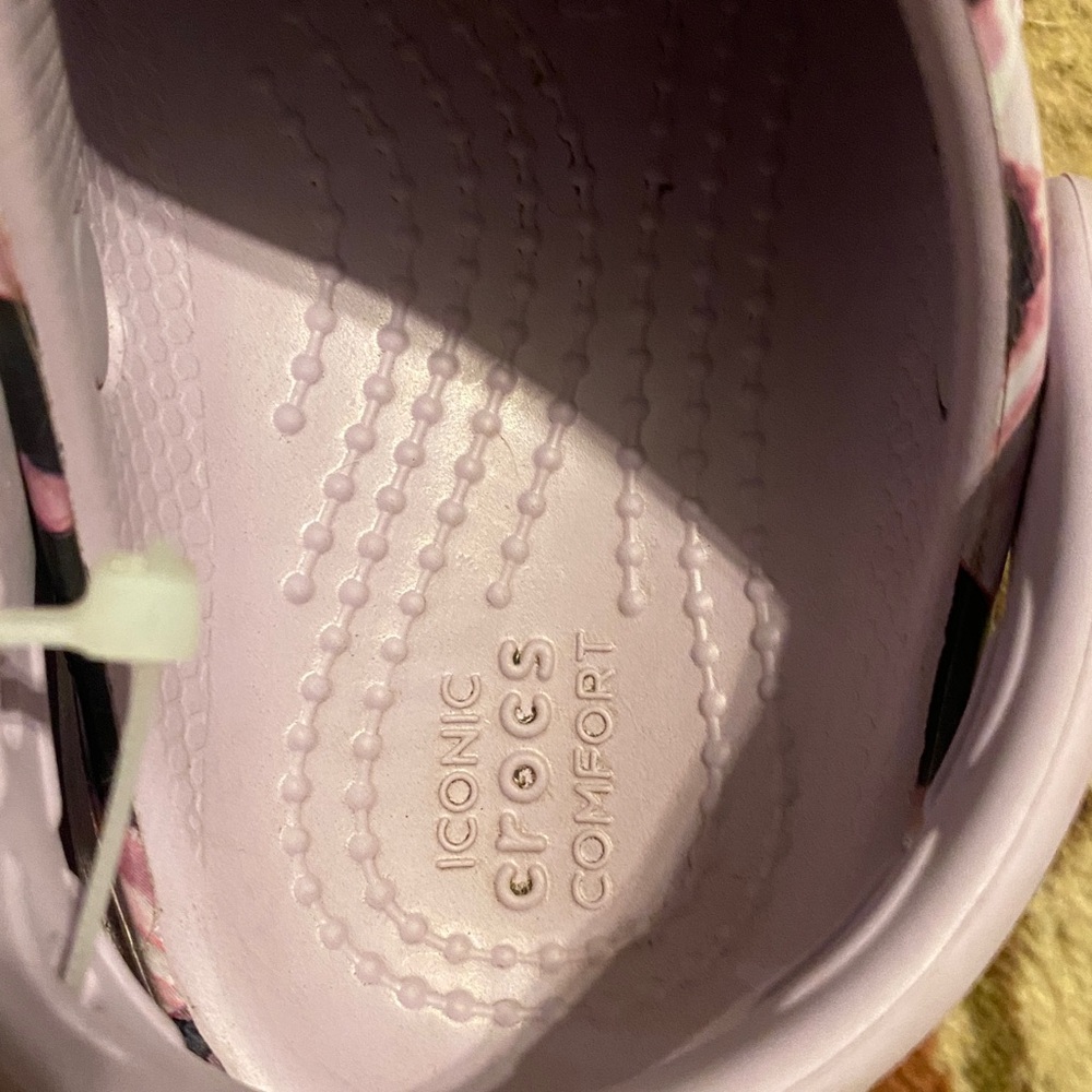 CROCS Kids Shoes in Pink and Black Leopard Print - Picture 6 of 7